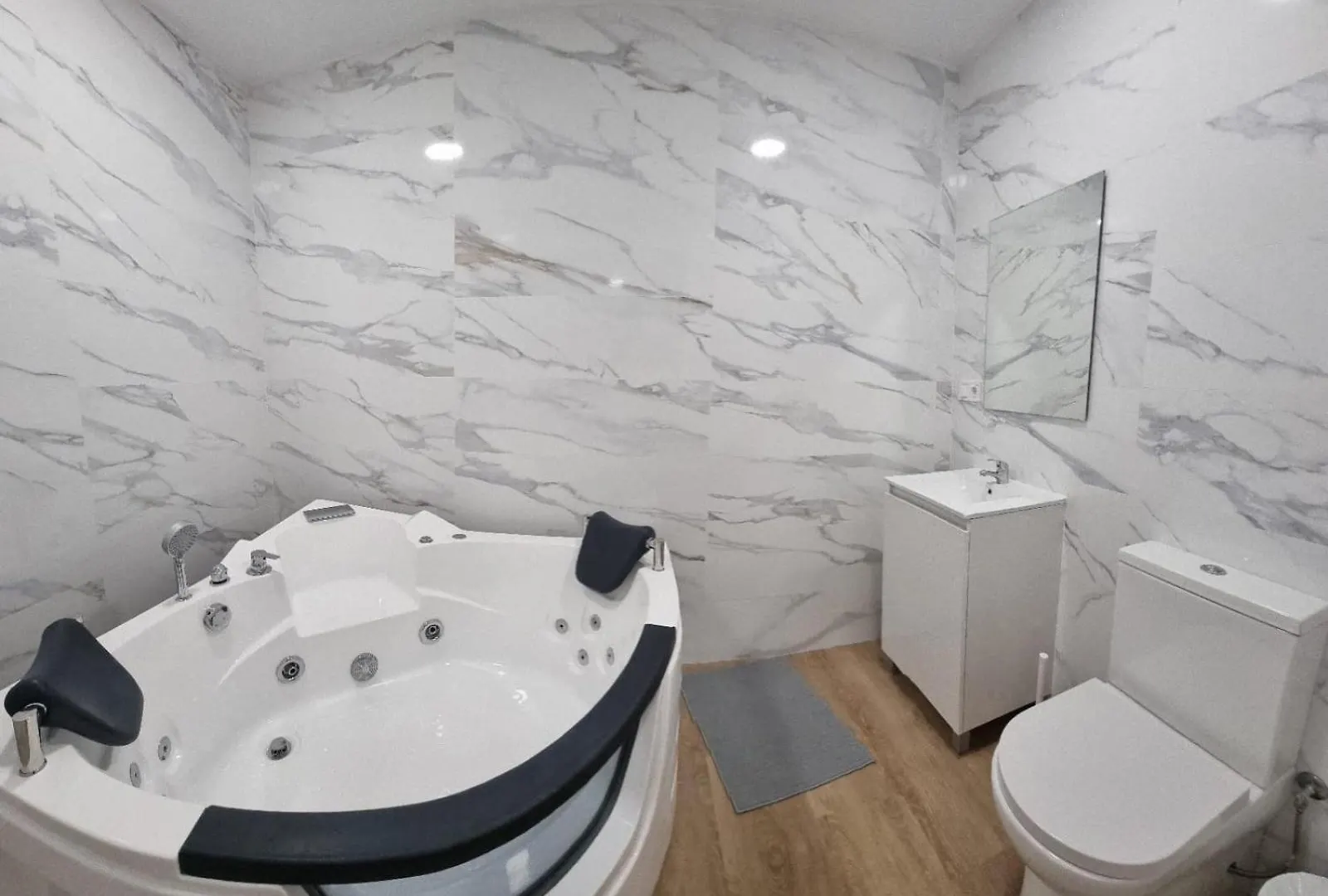 Estudio Familiar Con Jacuzzi Doble Seville